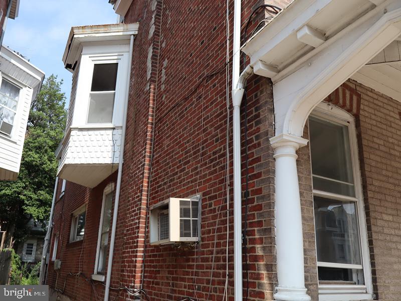 931 W MARSHALL STREET