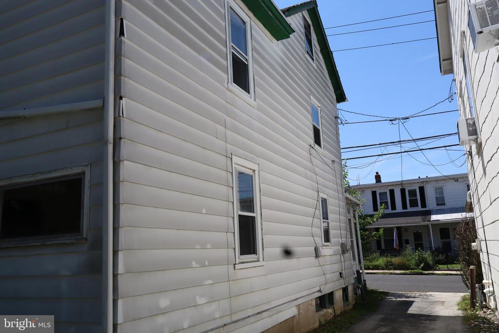 420 CEDAR STREET