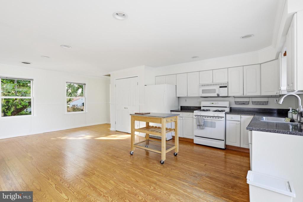 31 WYNDMOOR DRIVE