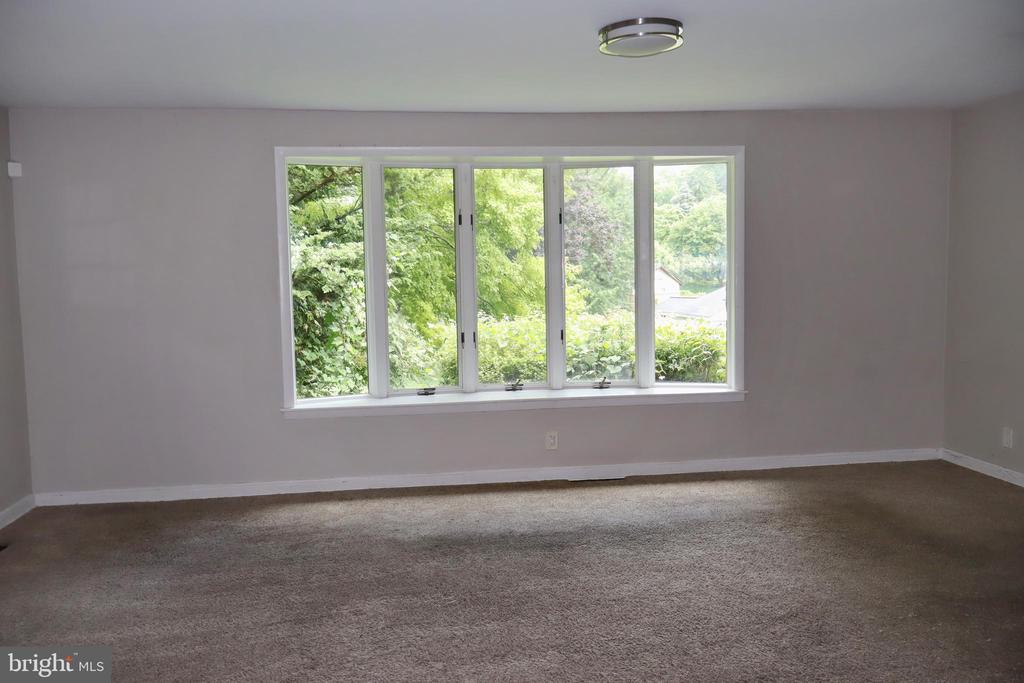 1380 GLENBROOK ROAD