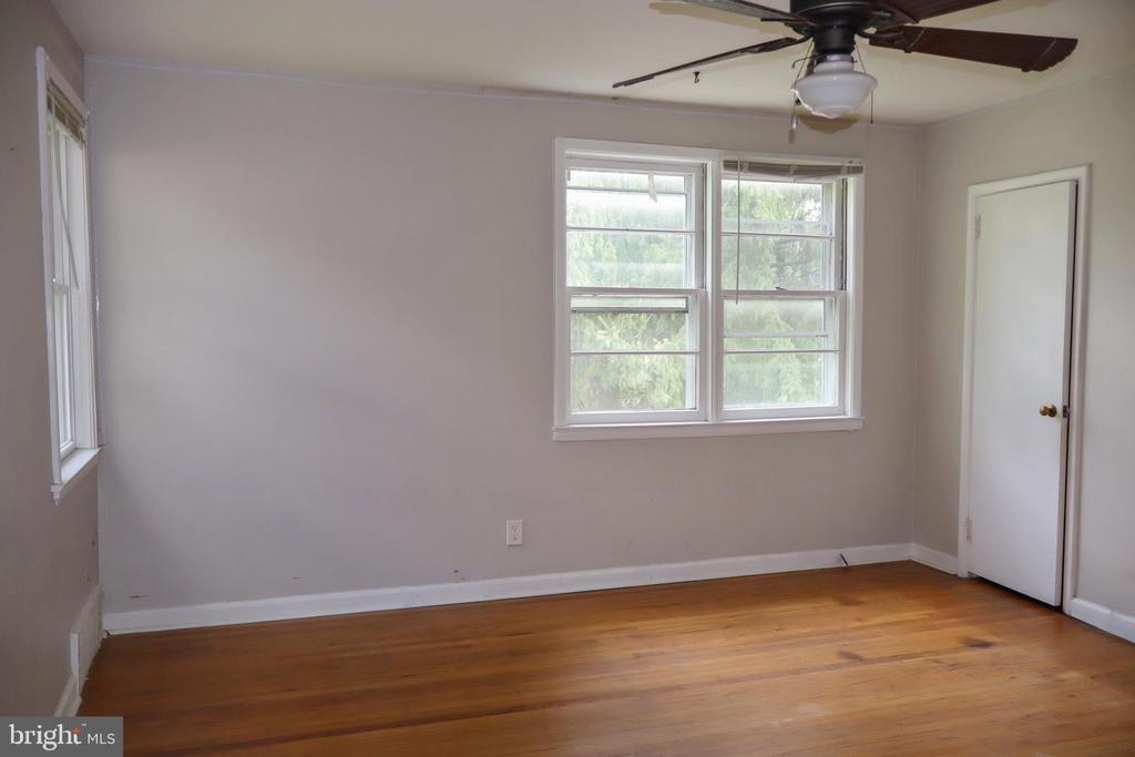 1380 GLENBROOK ROAD