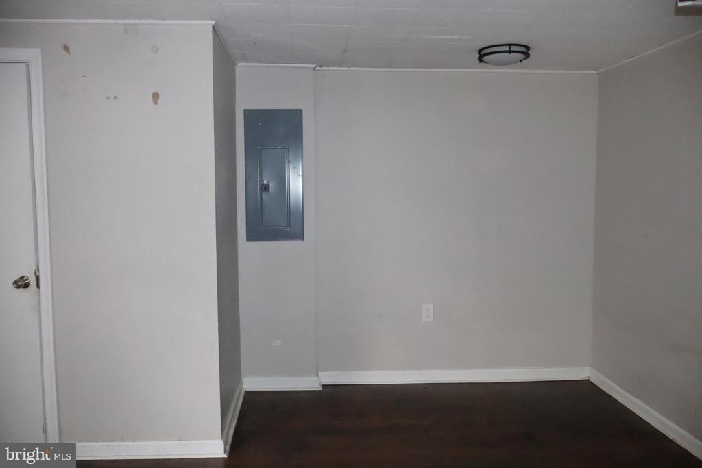 1380 GLENBROOK ROAD