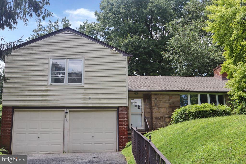 1380 GLENBROOK ROAD