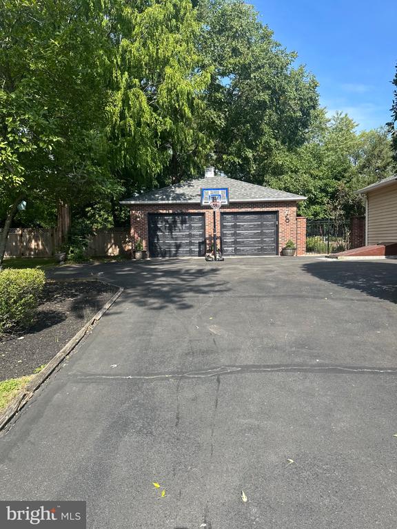 685 WYNDRISE DRIVE