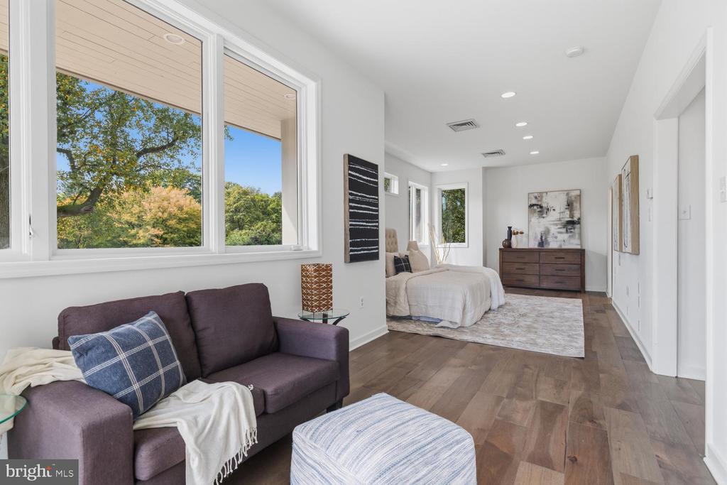 8107 GLADSTONE ROAD
