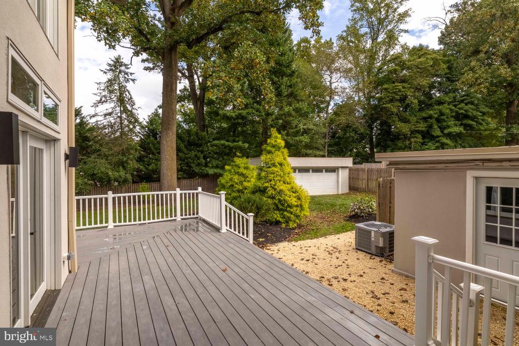 8107 GLADSTONE ROAD