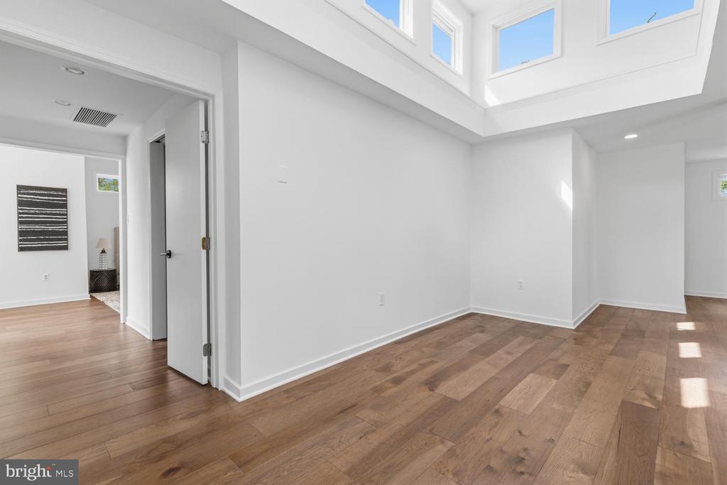 8107 GLADSTONE ROAD