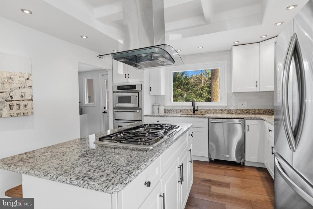 8107 GLADSTONE ROAD