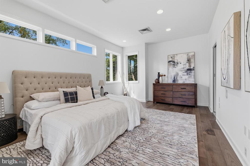 8107 GLADSTONE ROAD