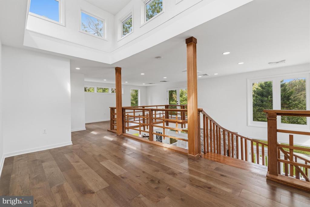 8107 GLADSTONE ROAD
