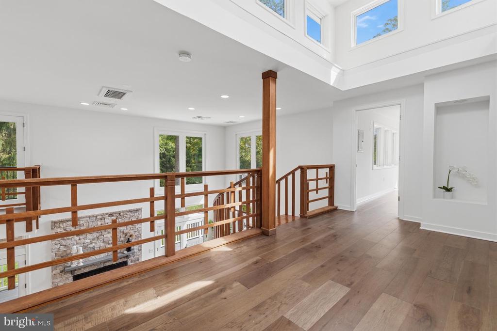 8107 GLADSTONE ROAD