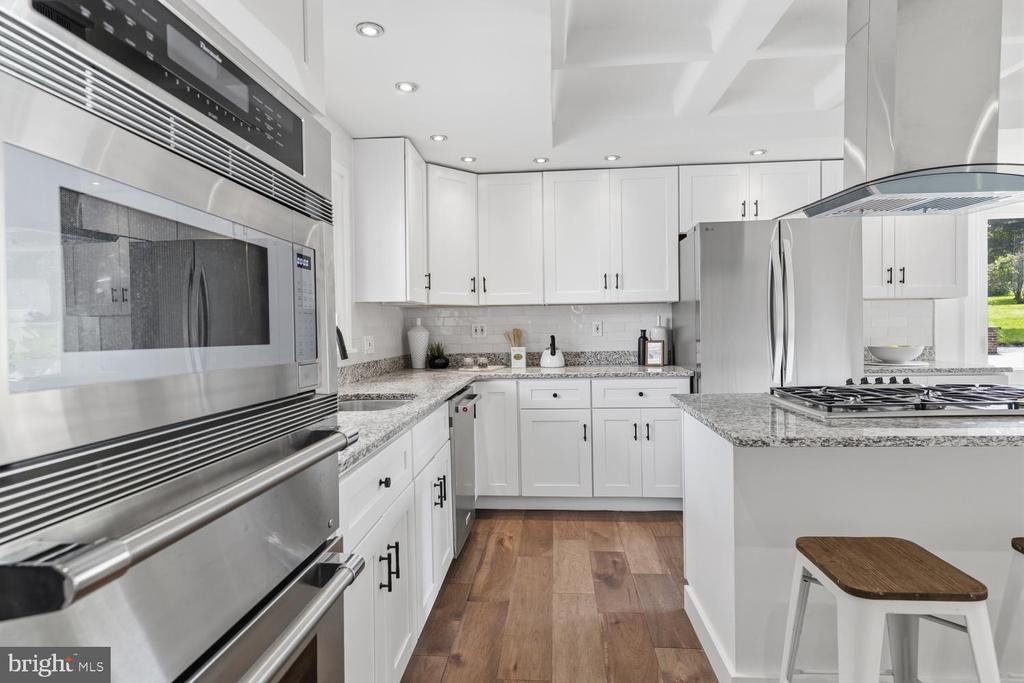 8107 GLADSTONE ROAD