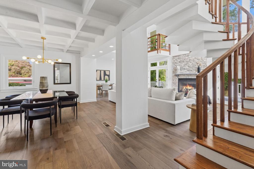 8107 GLADSTONE ROAD