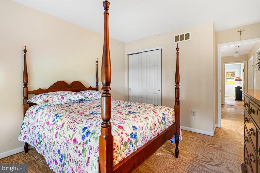 142 BLUE RIBBON DRIVE