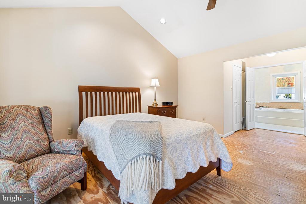 142 BLUE RIBBON DRIVE