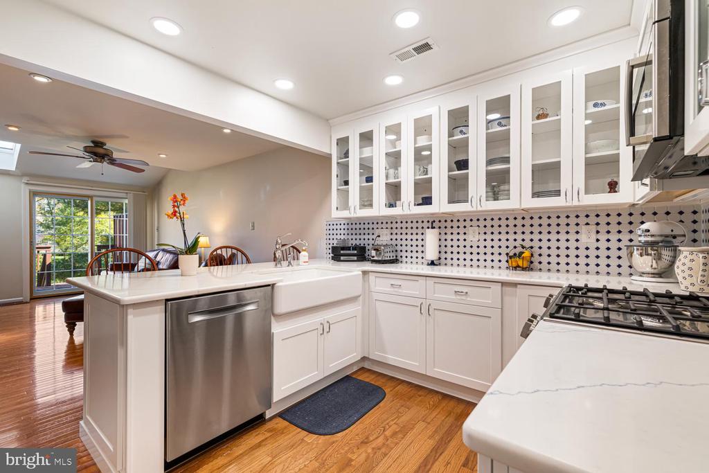 142 BLUE RIBBON DRIVE