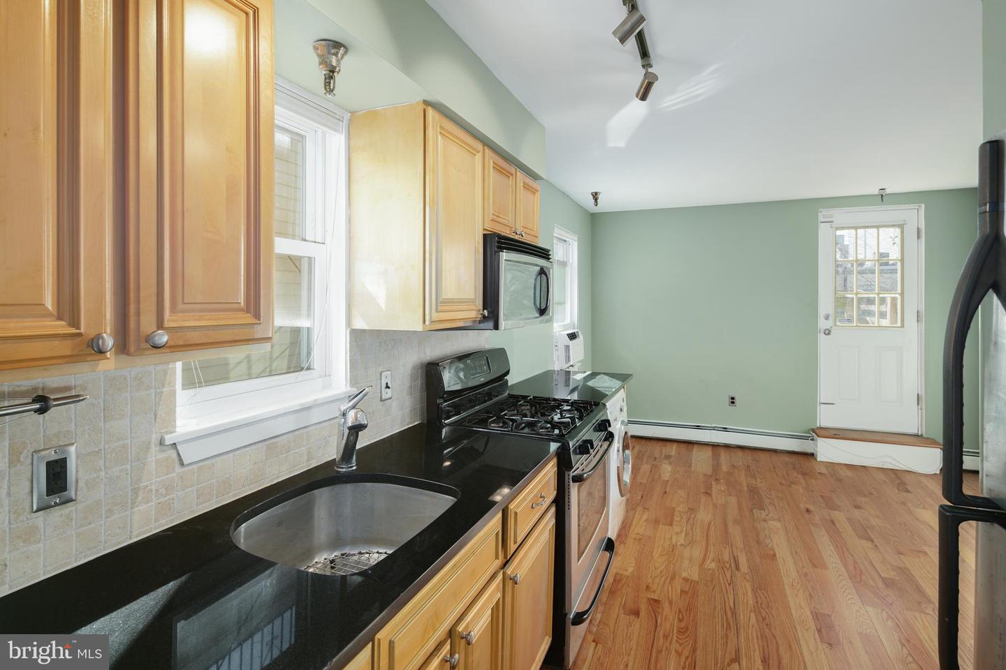 2112 Christian St #B