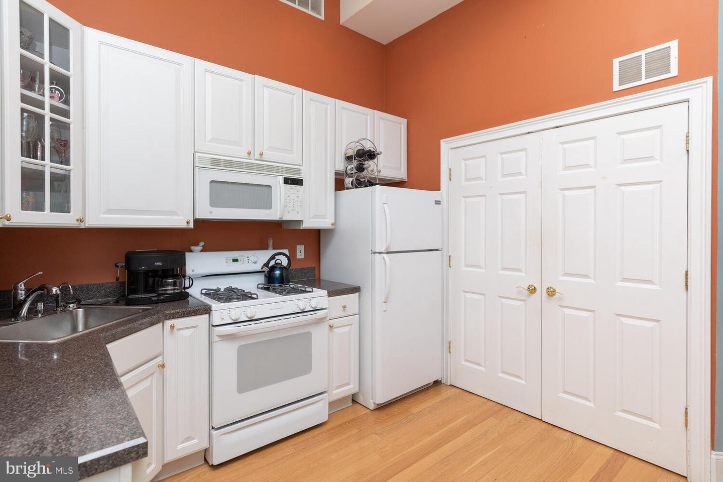 246 Fitzwater St #2
