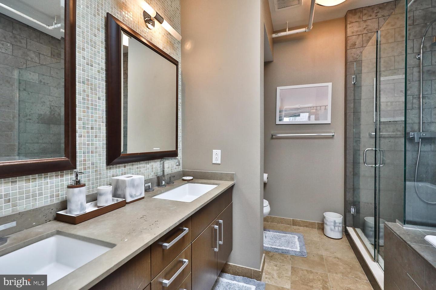1228-32 Arch St #8c