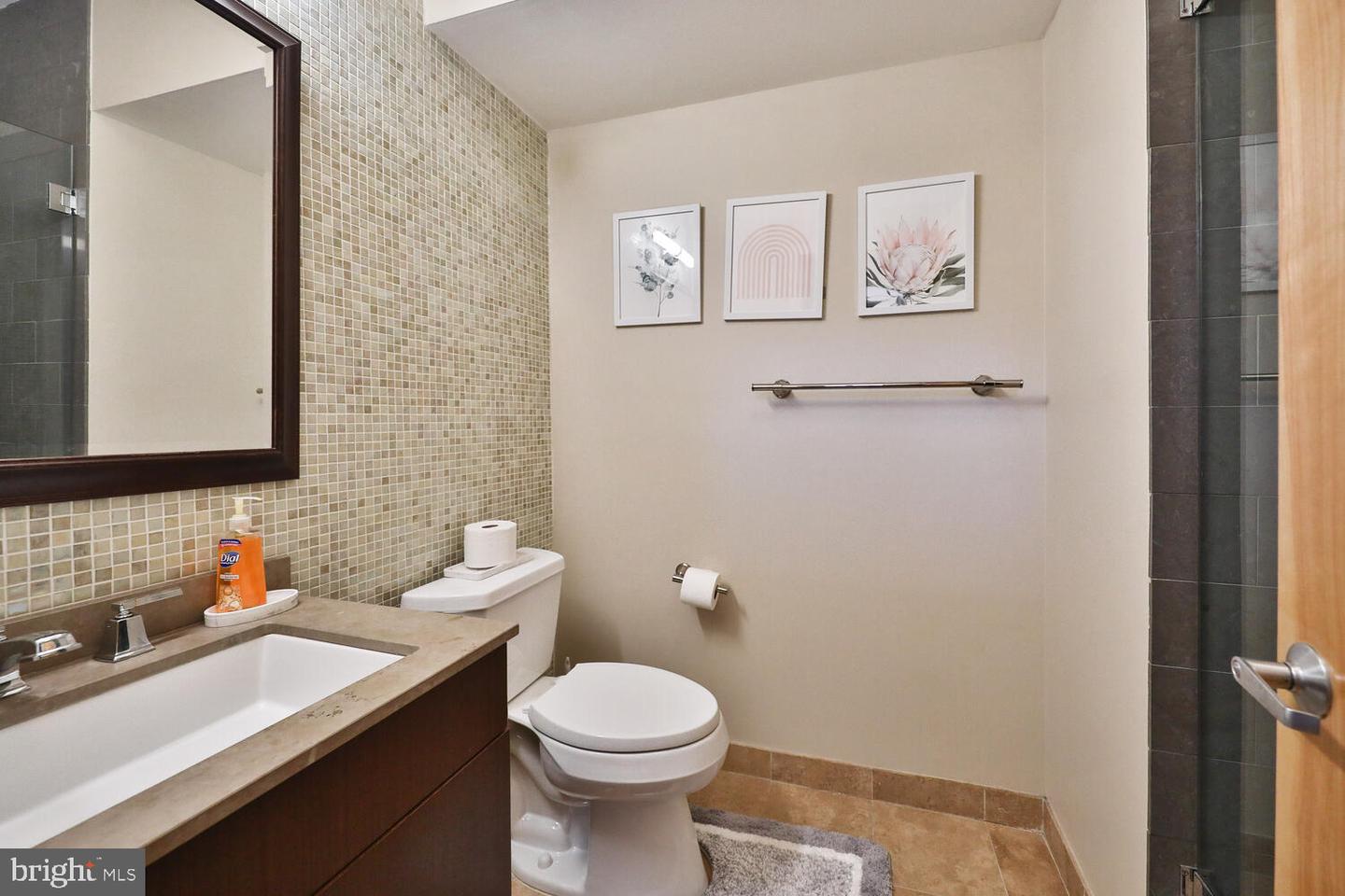 1228-32 Arch St #8c