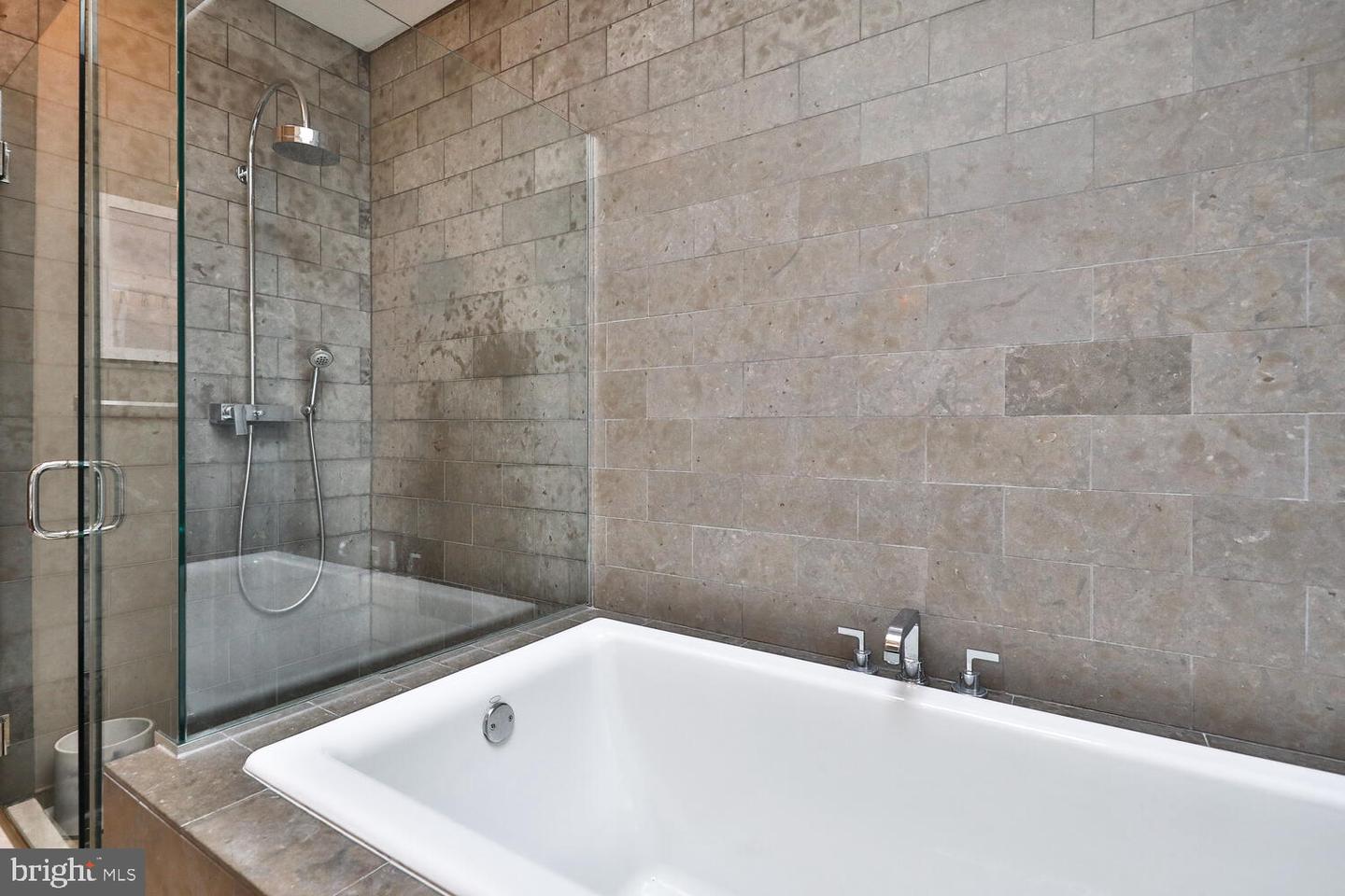 1228-32 Arch St #8c