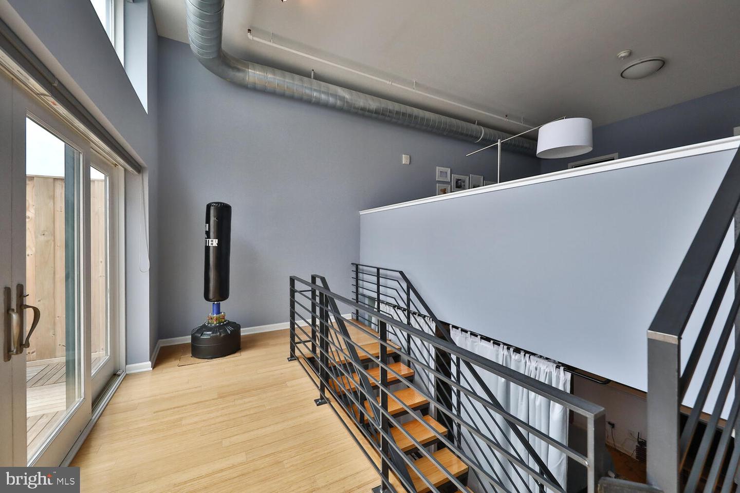 1228-32 Arch St #8c