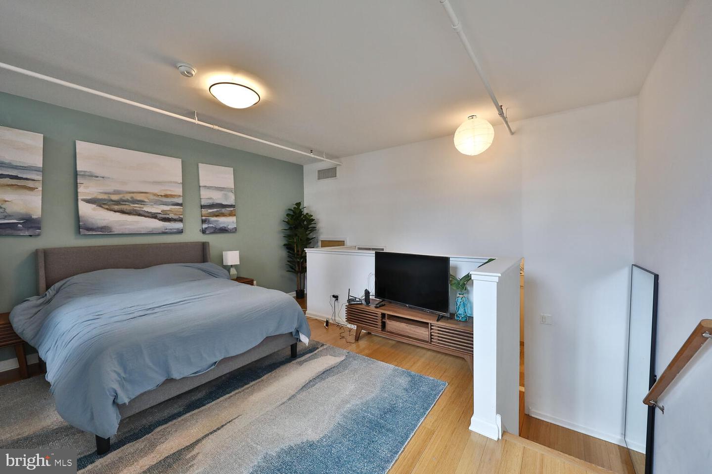 1228-32 Arch St #8c