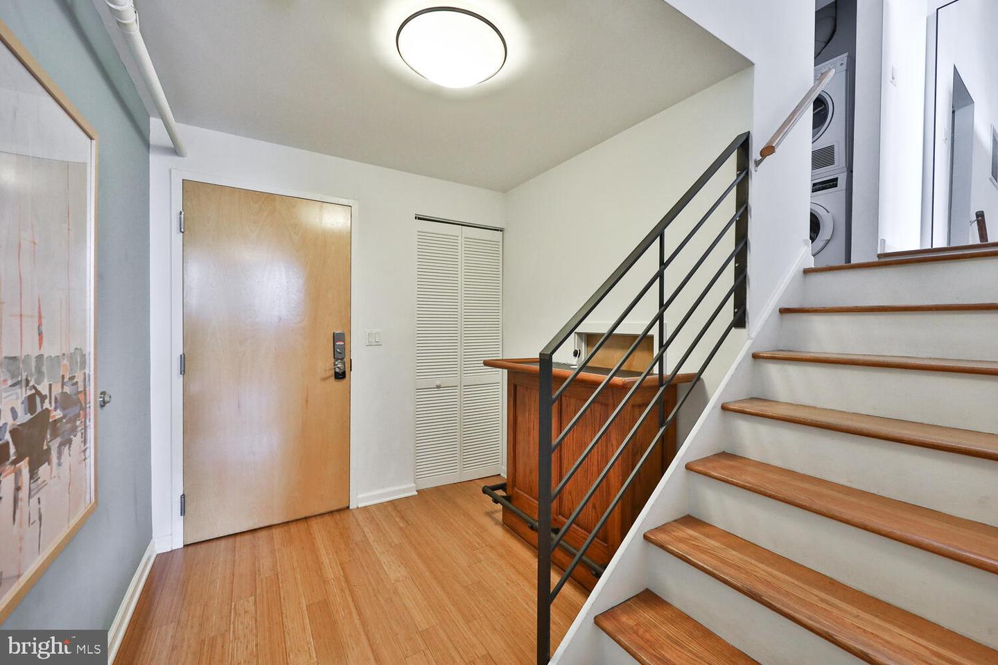 1228-32 Arch St #8c