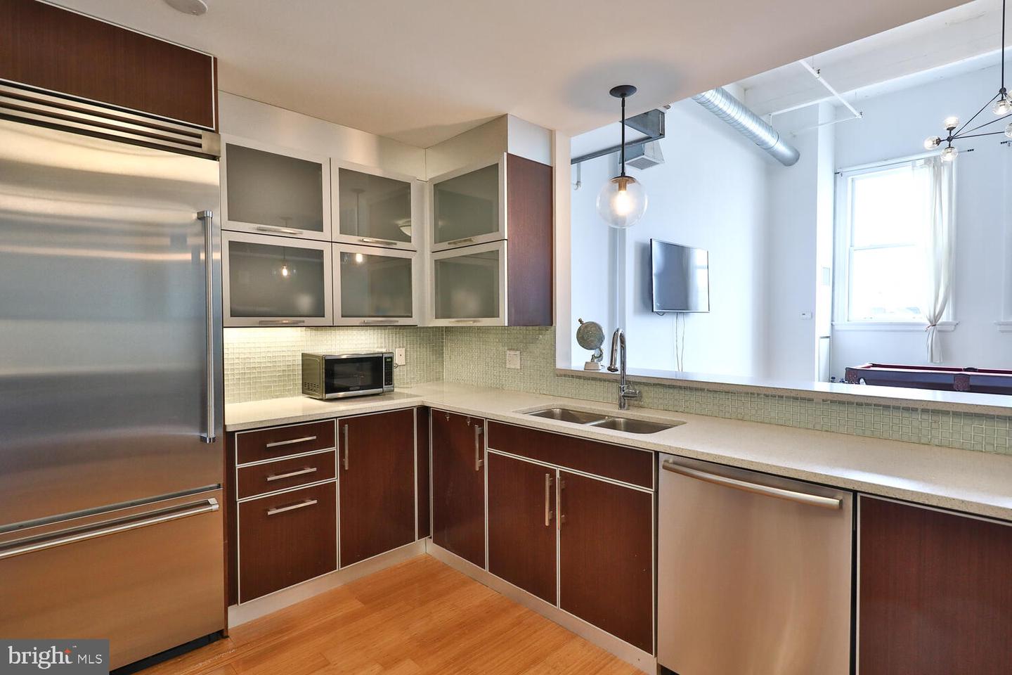 1228-32 Arch St #8c