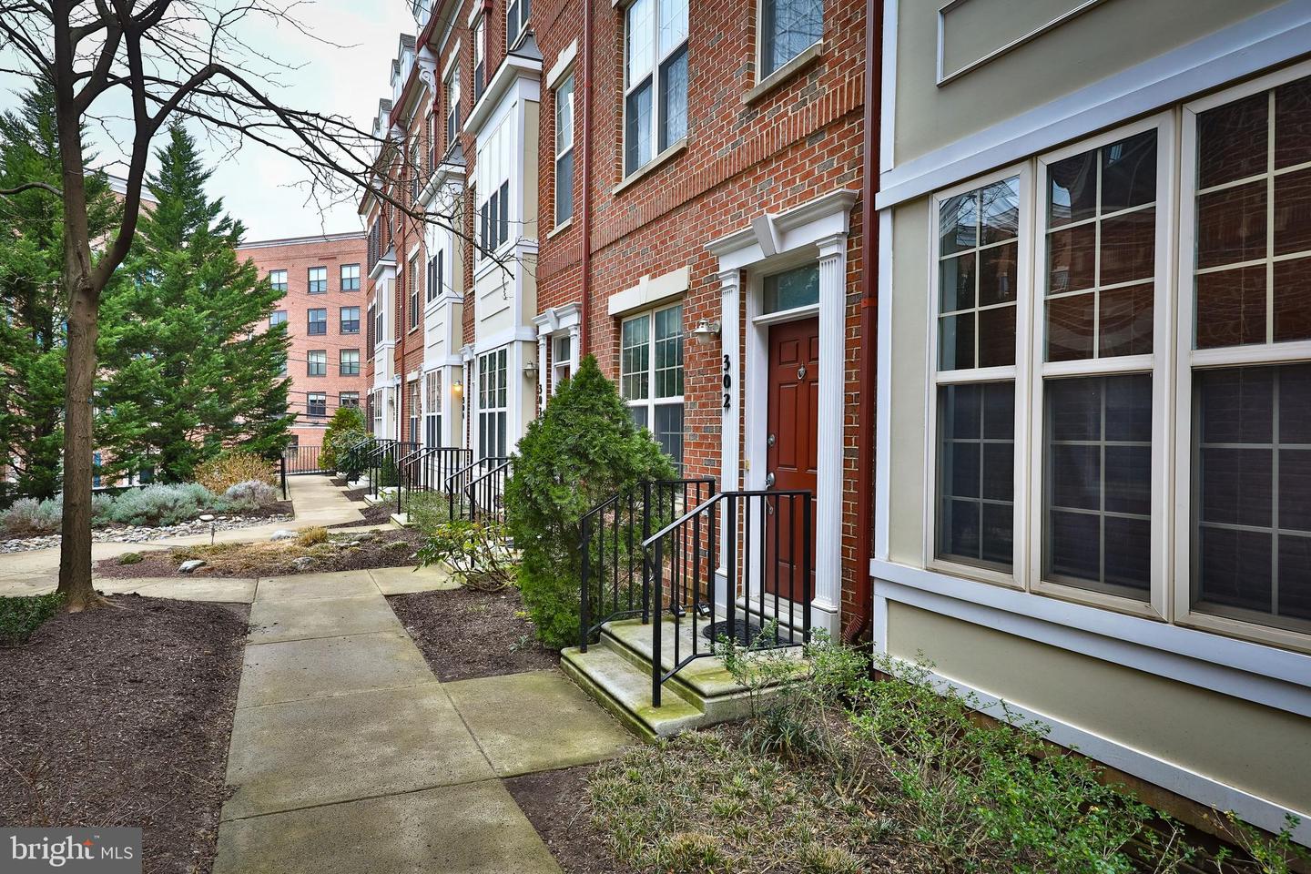 302 Governors Ct