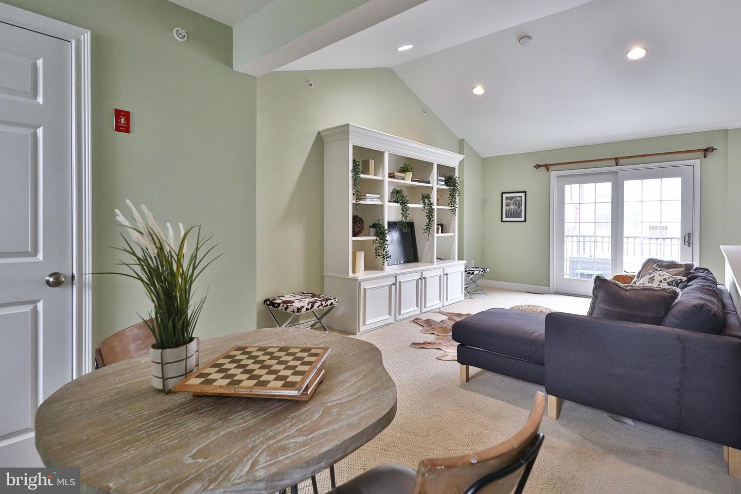 302 Governors Ct