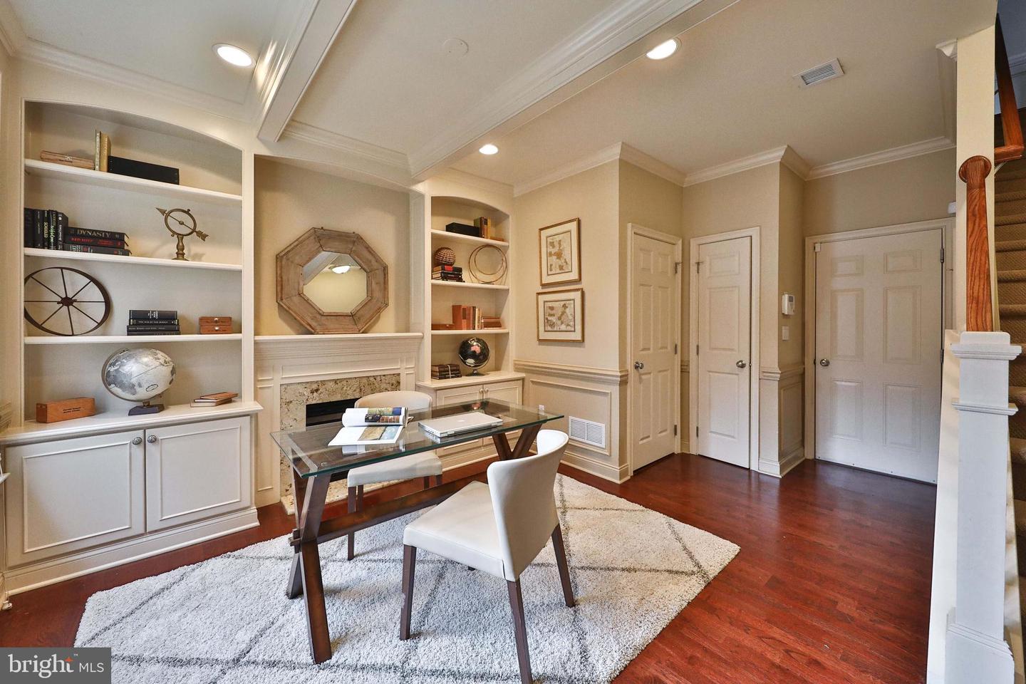 302 Governors Ct