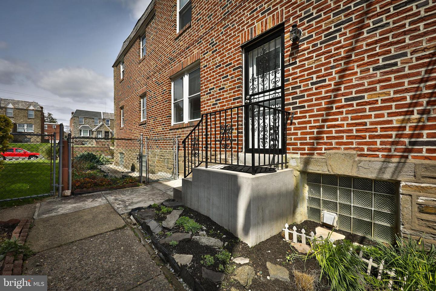 924 E Slocum St