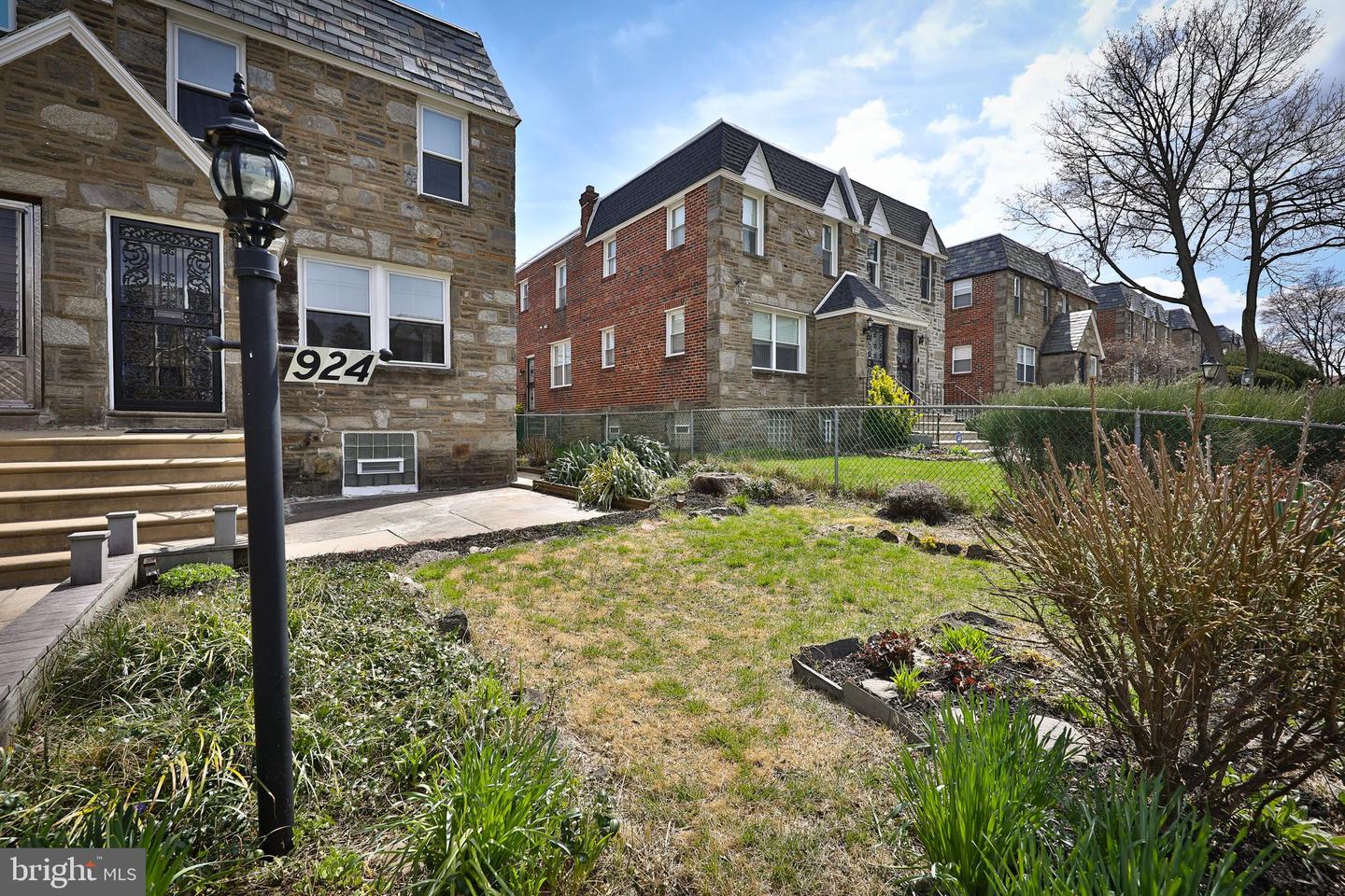 924 E Slocum St