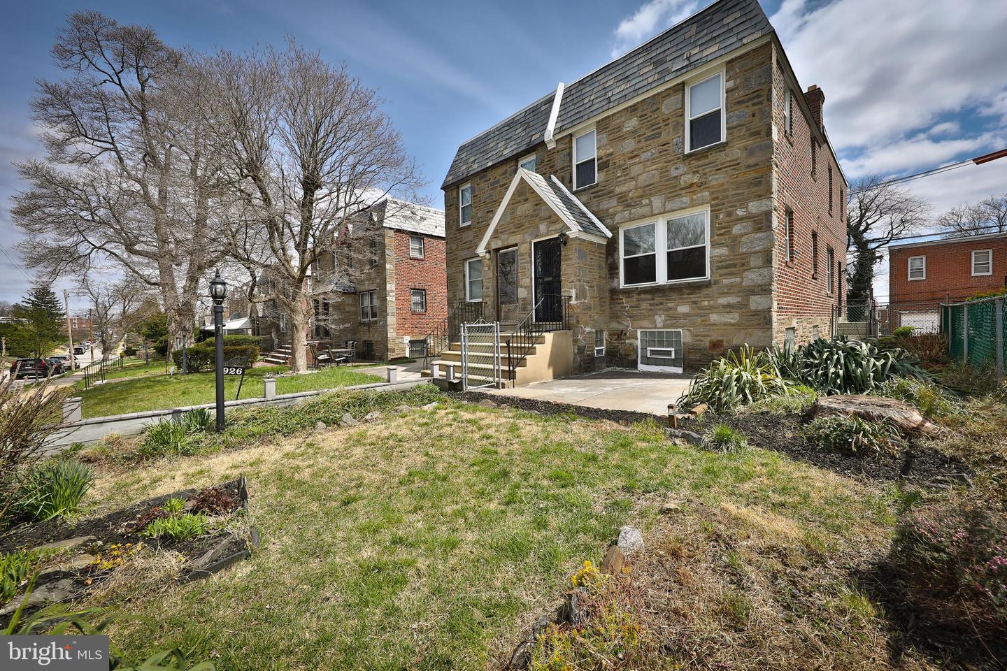 924 E Slocum St
