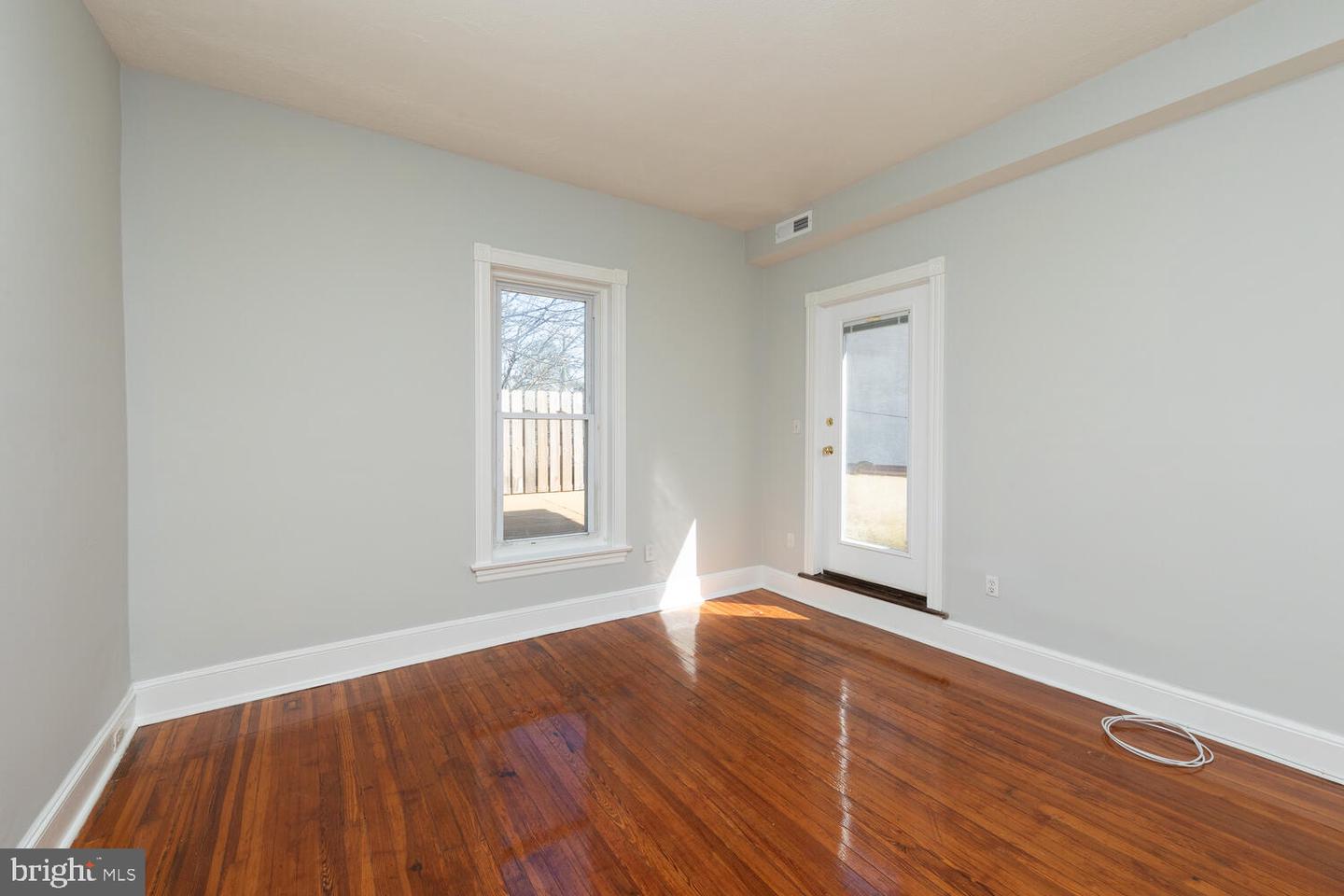 7904-6 Germantown Ave