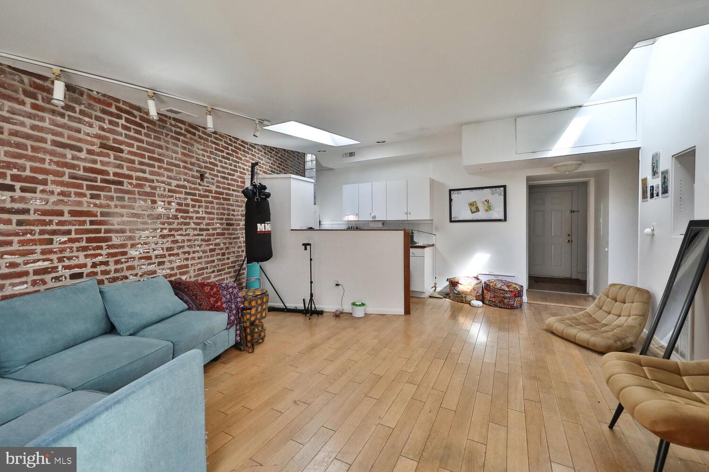 7904-6 Germantown Ave