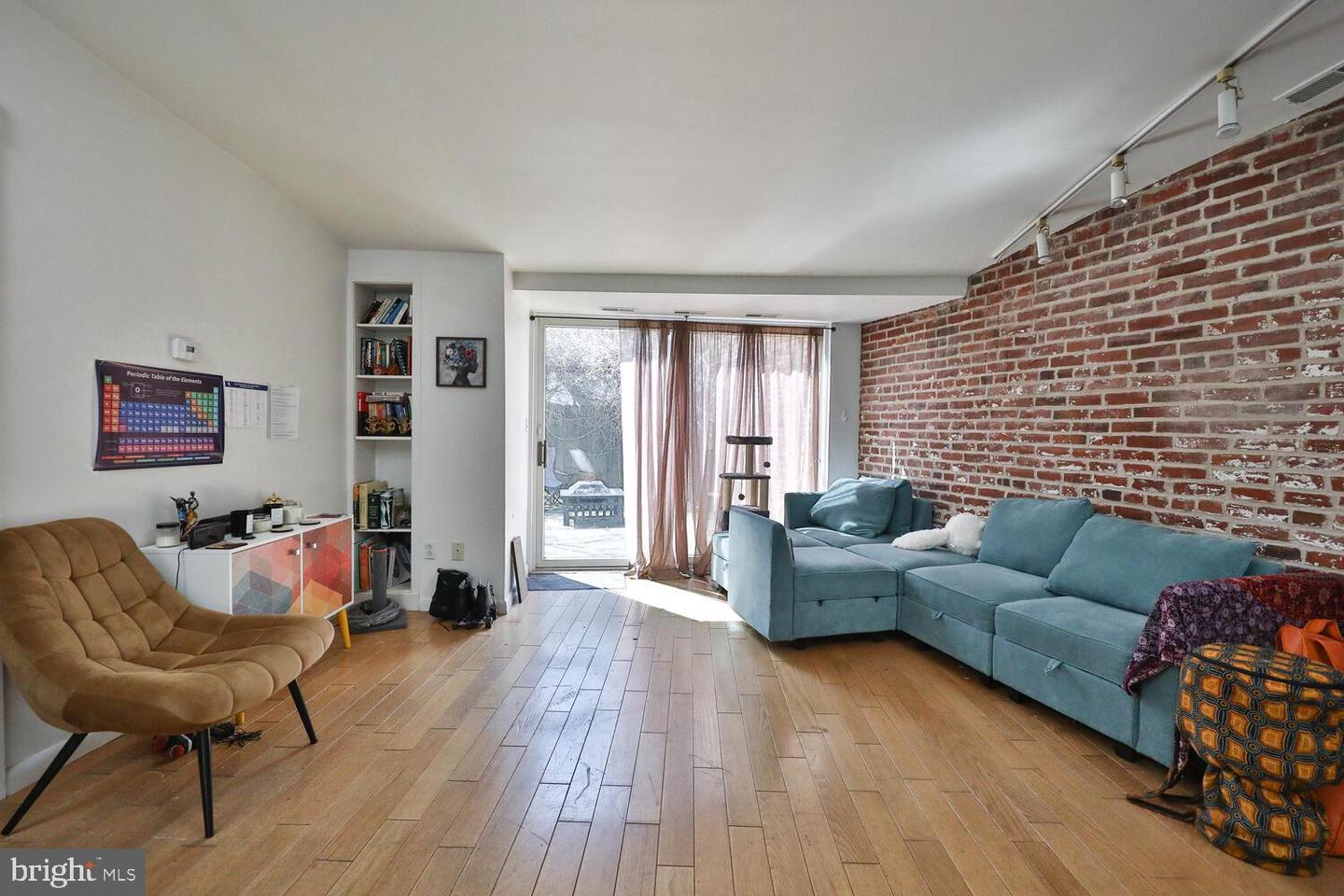 7904-6 Germantown Ave