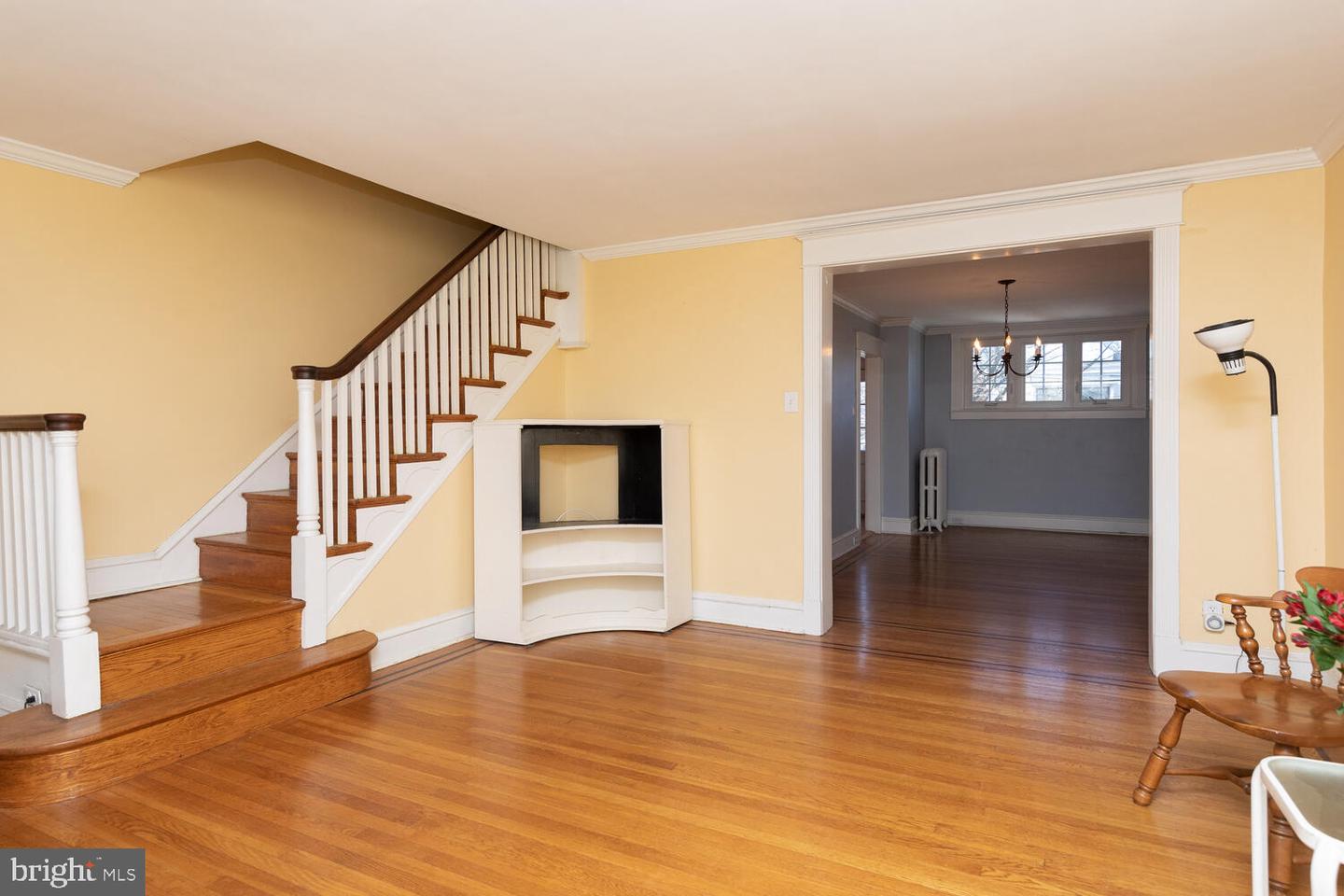 3413 W Queen Ln