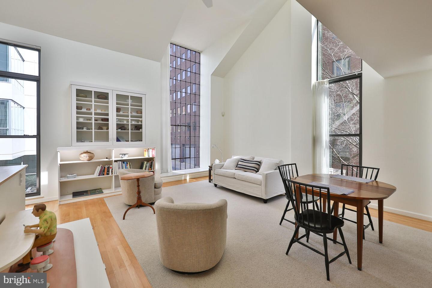 2 Saint James Ct