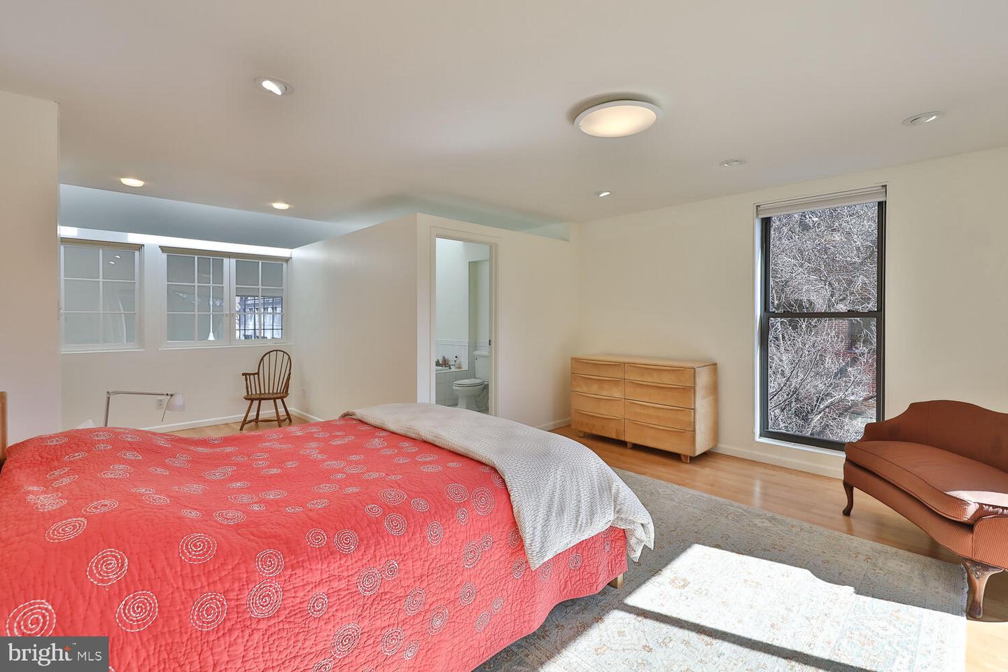 2 Saint James Ct