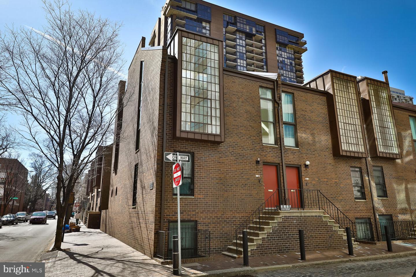 2 Saint James Ct