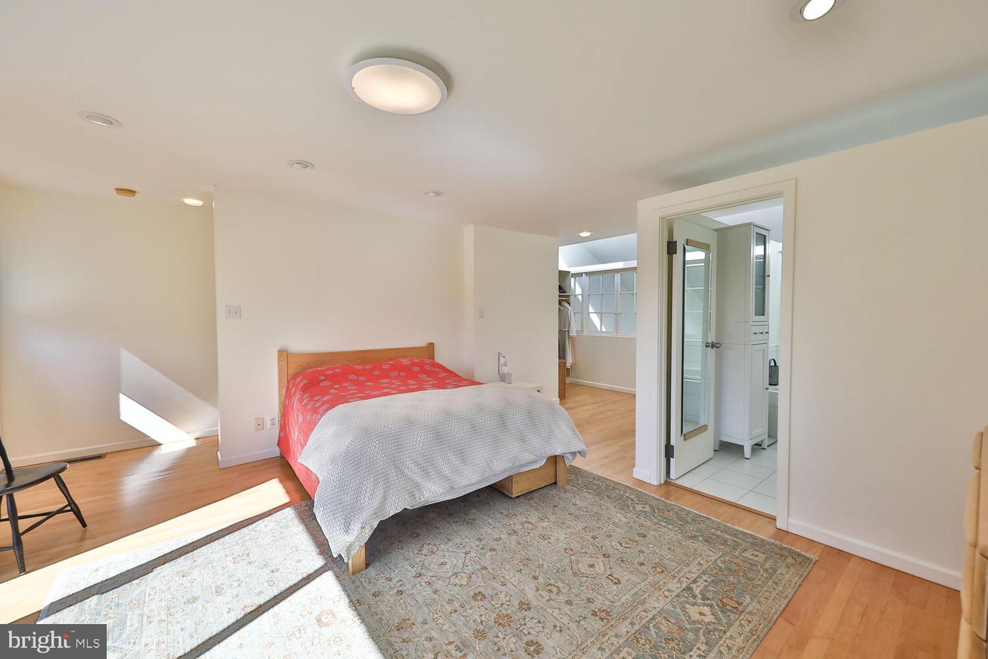 2 Saint James Ct