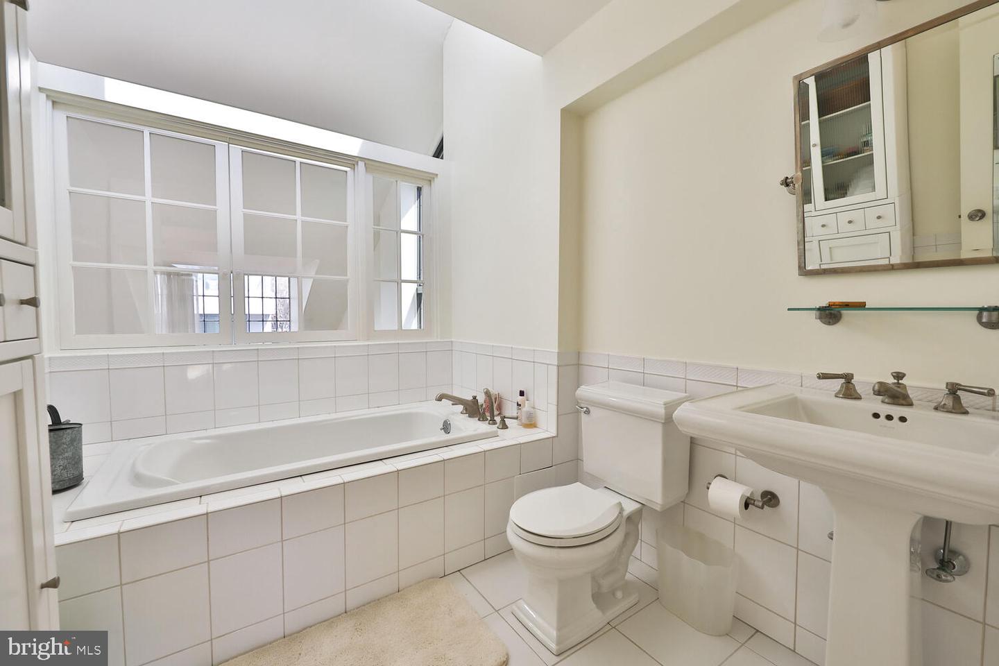 2 Saint James Ct