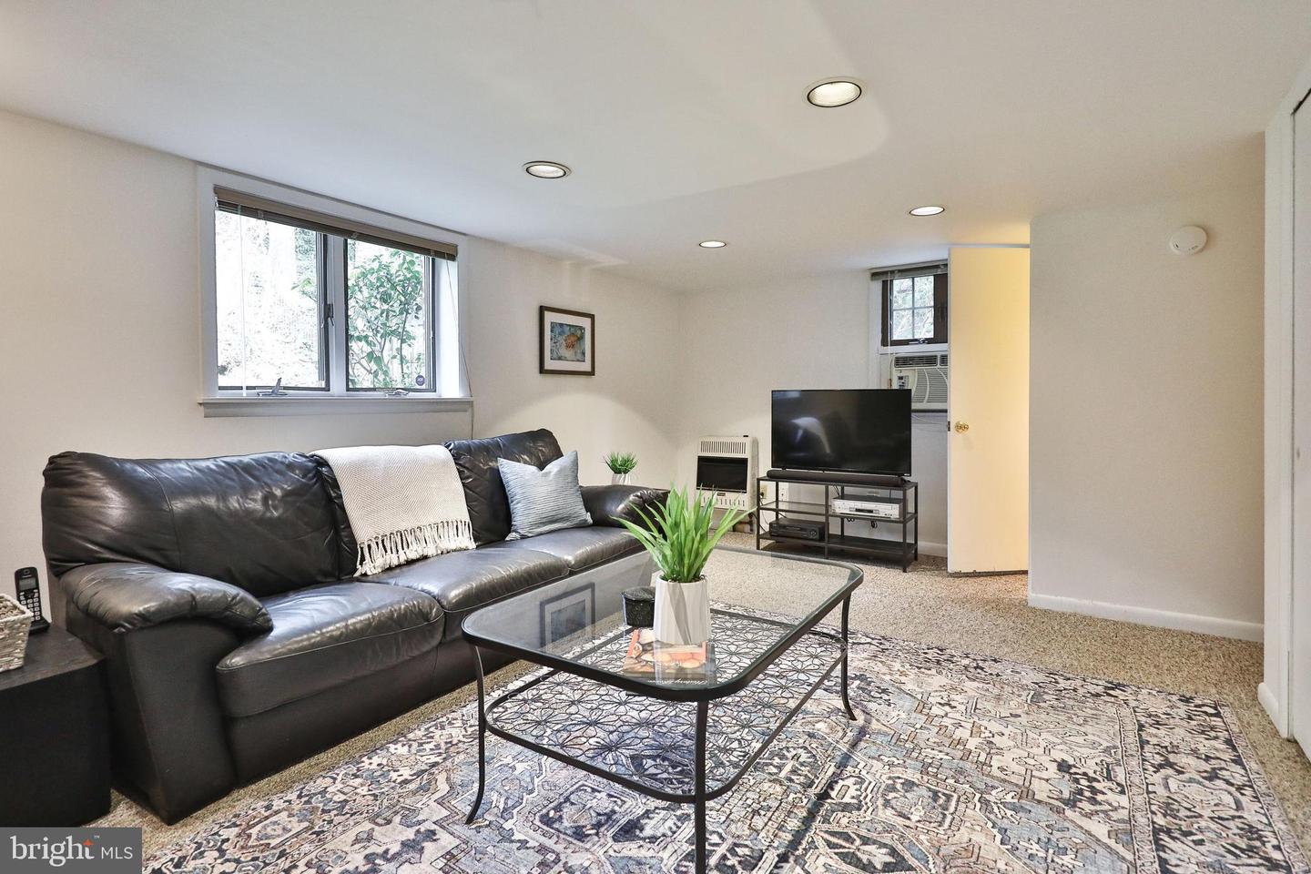 3405 Warden Dr