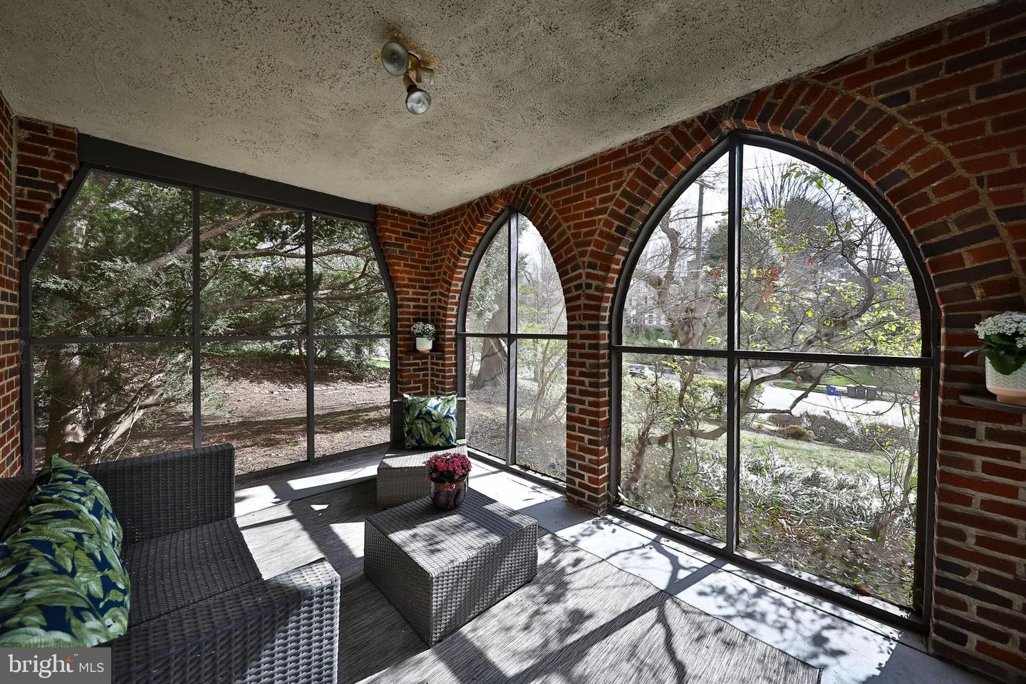 3405 Warden Dr