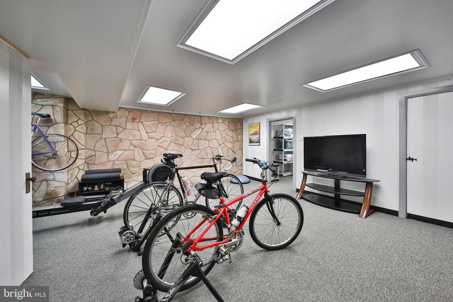 3405 Warden Dr