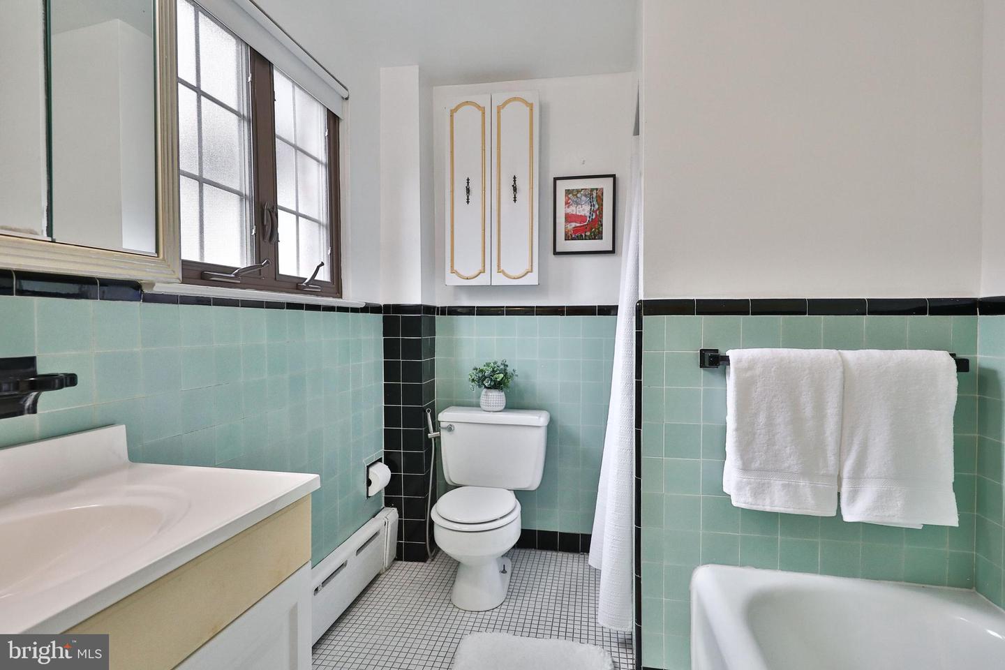 3405 Warden Dr