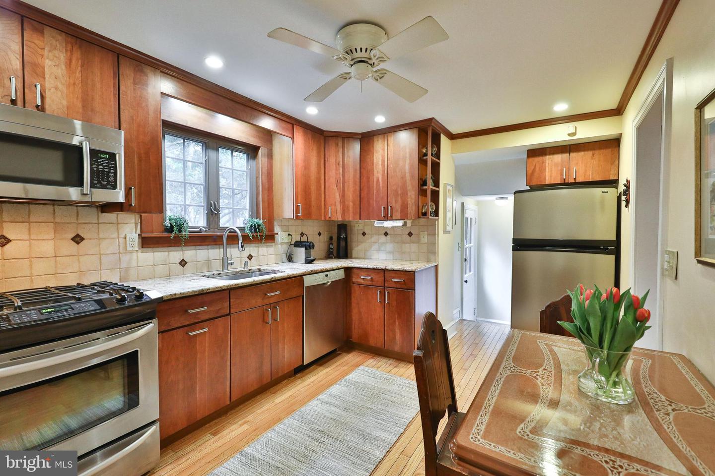 3405 Warden Dr