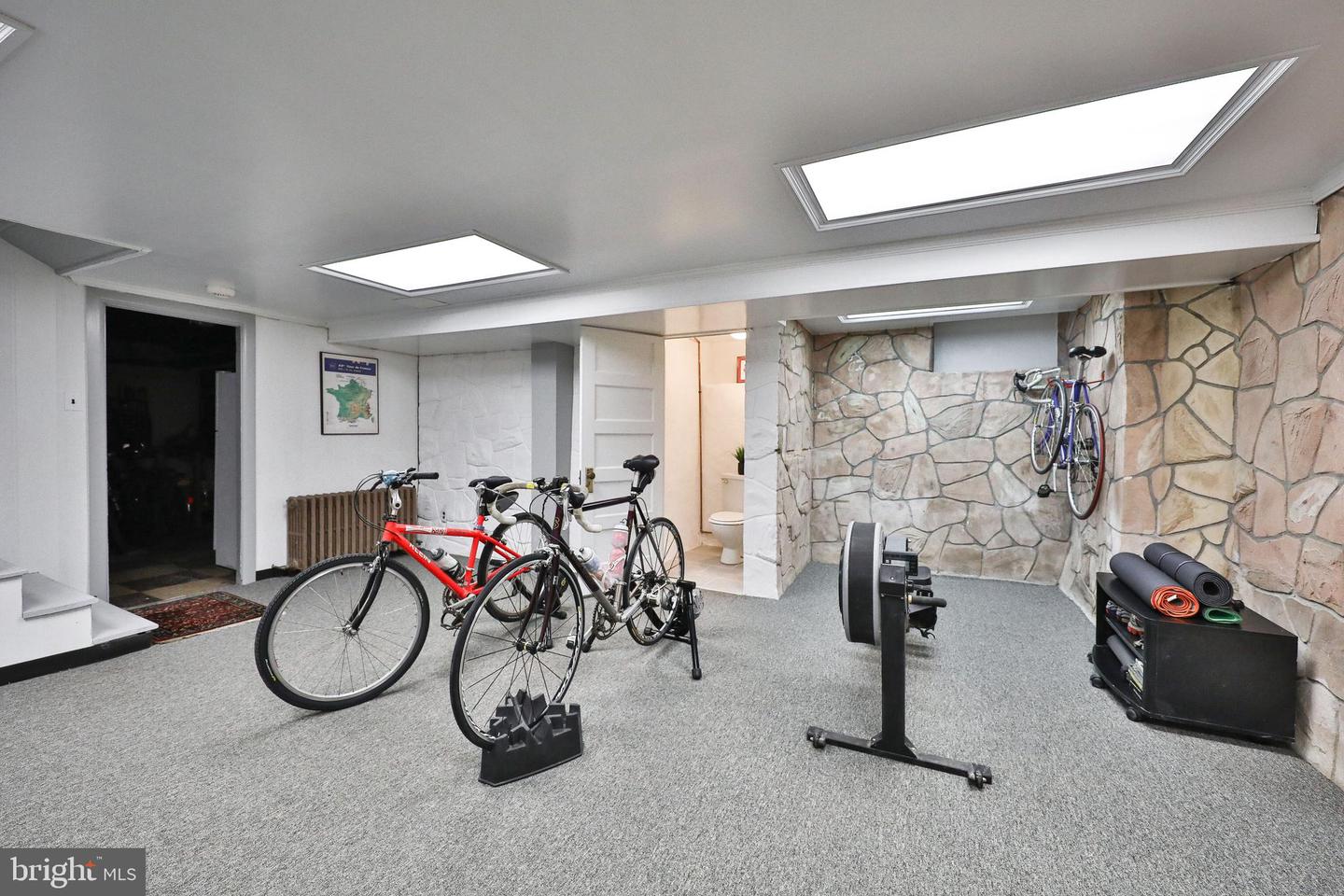 3405 Warden Dr